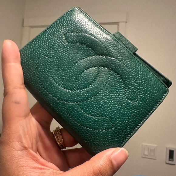 Chanel Caviar CC logo wallet Green - Picture 12 of 17